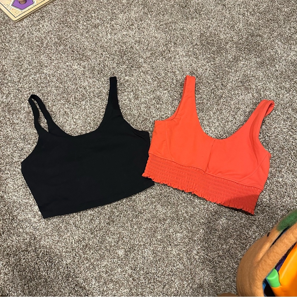 Set of two sports bras/bralettes